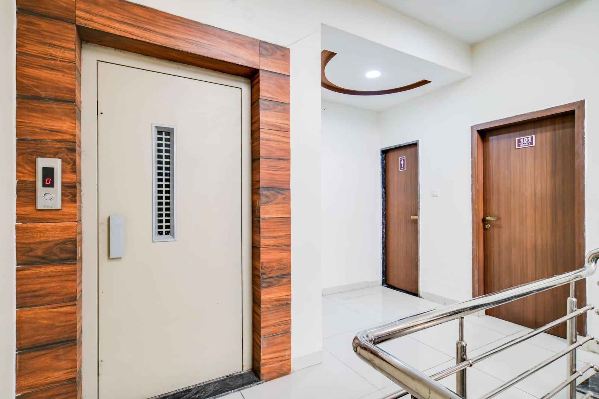 Super Collection O Indore Near Omax City 1 Kanadiya Εξωτερικό φωτογραφία
