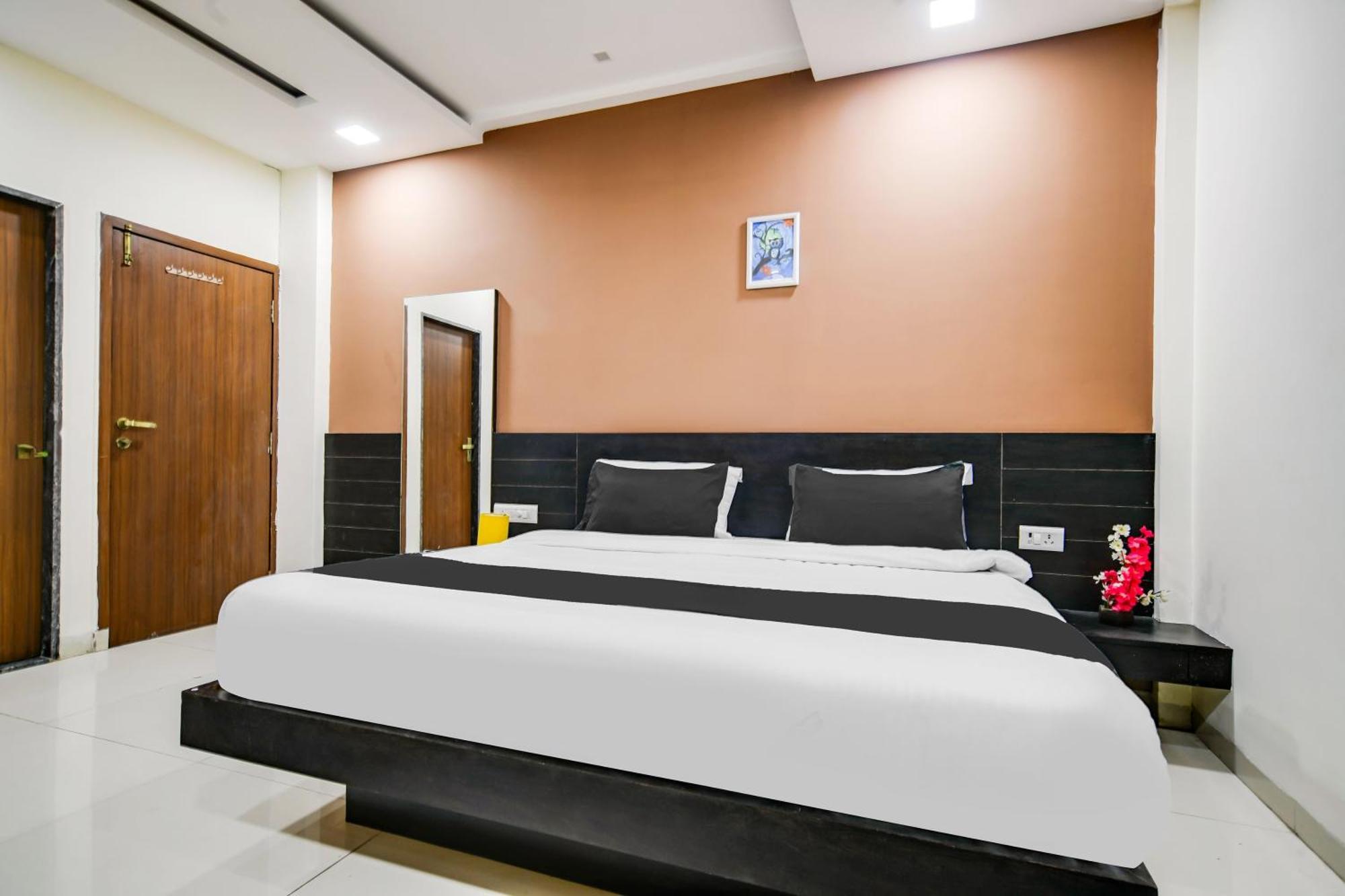 Super Collection O Indore Near Omax City 1 Kanadiya Εξωτερικό φωτογραφία