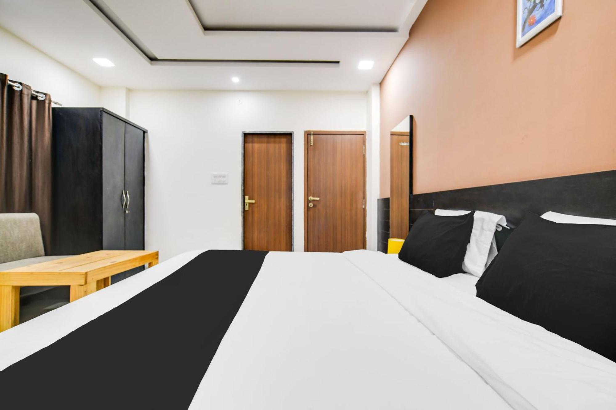 Super Collection O Indore Near Omax City 1 Kanadiya Εξωτερικό φωτογραφία